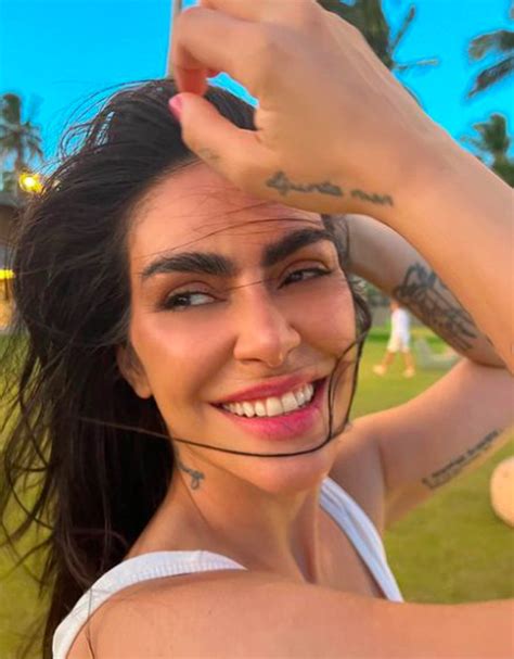 Cleo Pires posta cliques de festa de Orlando Morais nas redes