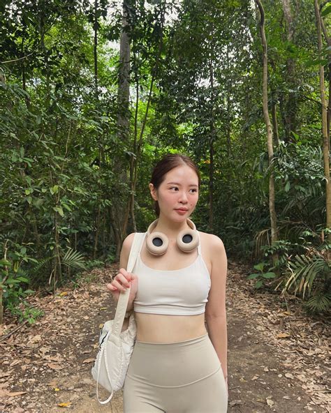 Another day, another solo hike Swipe for one of my favourite views in