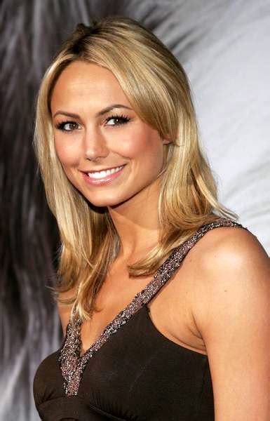 stacy keibler picture    annual oscars red carpet arrivals