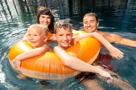 page   parc aquatique    de haute qualite gratuites