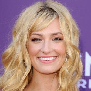 Beth Behrs Net Worth 2025 - The Celebrity Post