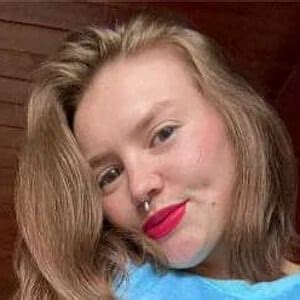 EmilyRoseTV - Age, Bio, Family | Famous Birthdays
