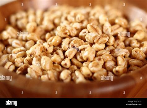 Bowl with Whole Wheat Honey Puffs Cereal Stock Photo - Alamy