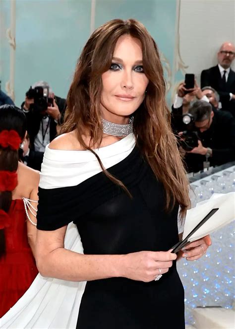 Carla Bruni: su estilo realzado por las joyas Messika