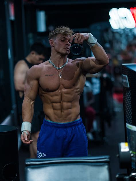 Christian Elliott (@christian.elliott_) • Instagram photos and videos