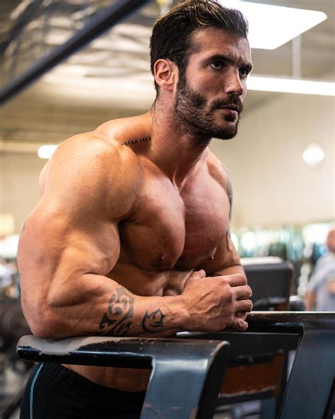 FITNESS INSPIRATION – JULIAN ARROYUELO – Monday XYZ