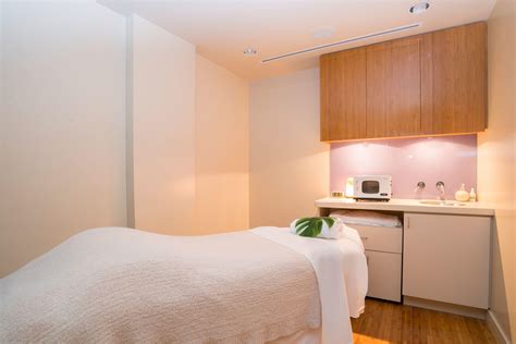 THE SUTTON PLACE HOTEL VANCOUVER | Elegant Rooms & Spa