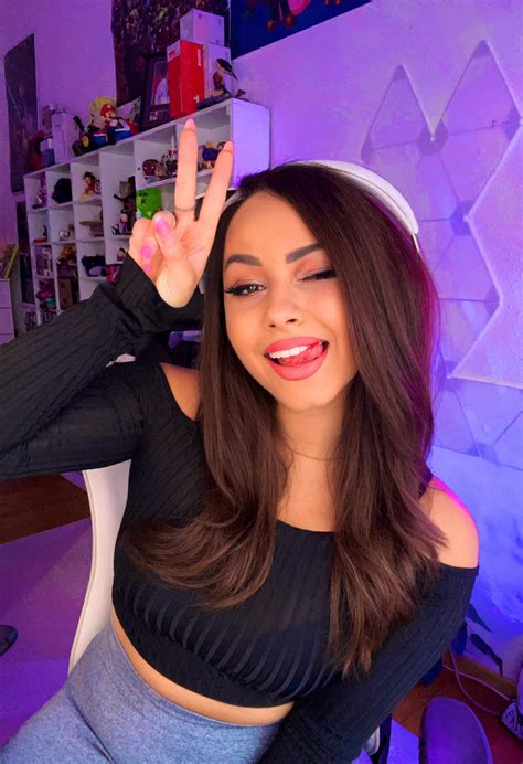 She’s killing me💦 : r/BunnyGirl