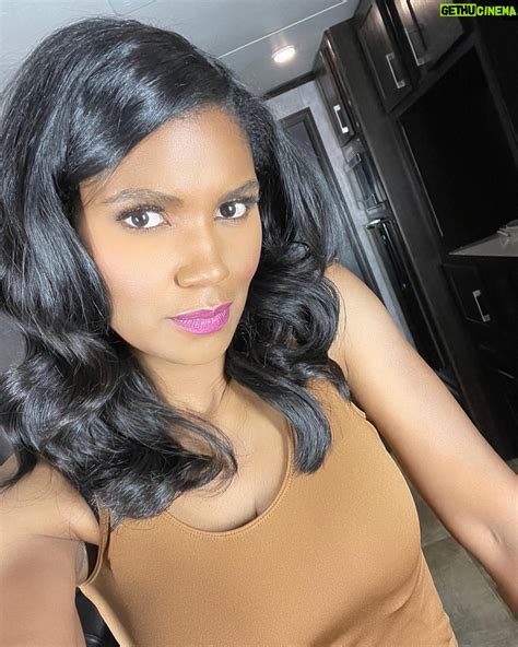 Actress Denise Boutte HD Instagram Photos and Wallpapers August 2023