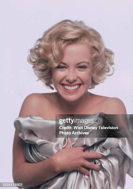 990 Catherine Hicks Photos & High Res Pictures - Getty Images