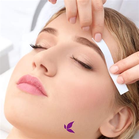 Depilación de cejas en cera – Tienda Blink Spa