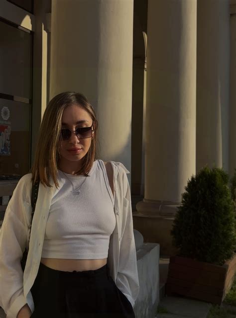 I love it when people look at me and touch their dick : r/SexyClassy