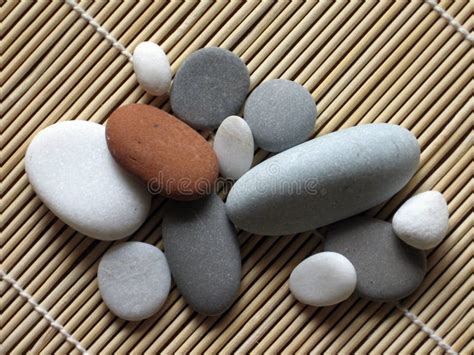 Pedras pequenas imagem de stock. Imagem de pedras, rocha - 3397655