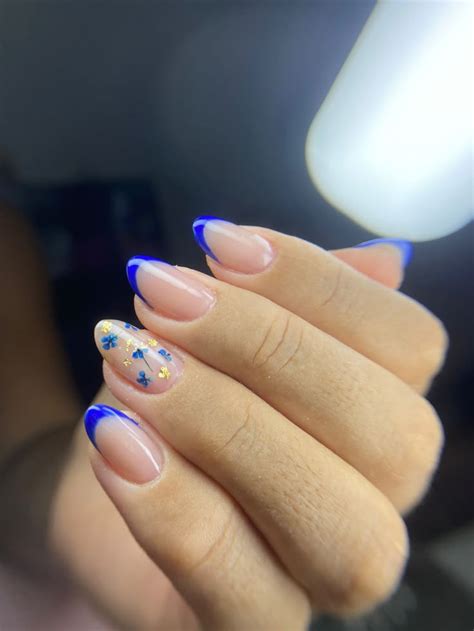 Unhas Amendoadas Decoradas Azul - Inspirações de unhas 🧿💙💙 | Unhas de gel amendoadas pequenas, Unha azul ...