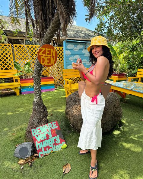 Zuleyka Silver | Hawaii is good for the soul 🌺🌴 | Instagram