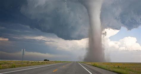 Tornadoes: Spinning Thunderstorms | AMNH