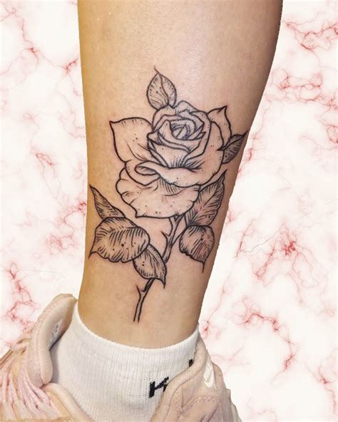 rosen tattoo ideen vorlagen bedeutung fuer maenner und frauen vean germany
