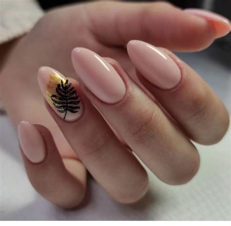 Нежный маникюр💅🏻💕