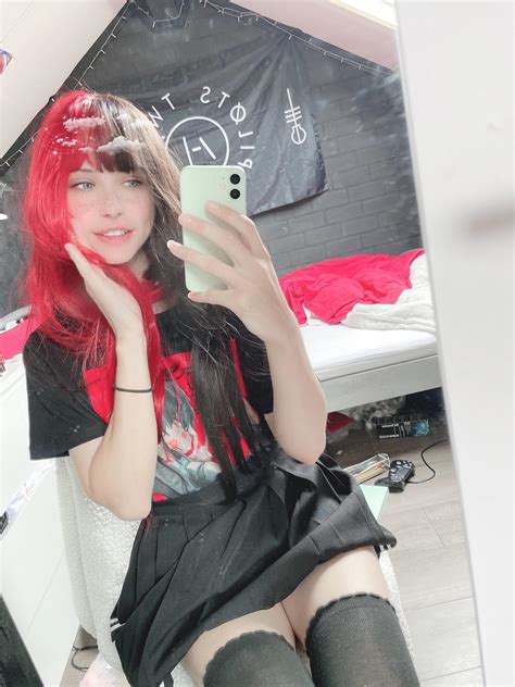 Femboy Friday and the parents are out???? : r/femboy