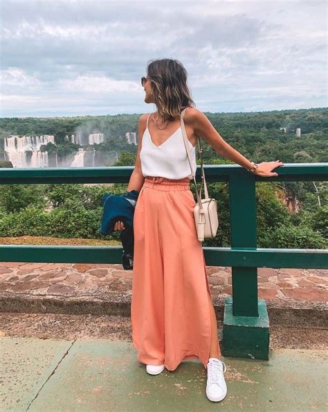 Calça Pantalona Com Tênis Branco - LOOK COM CALÇA PANTALONA E TÊNIS | Dress out, Fashion, Casual looks