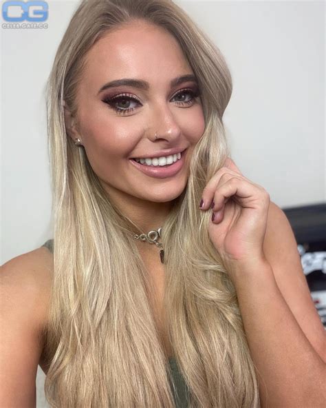 Sophie Lloyd nackt, Nacktbilder, Playboy, Nacktfotos, Fakes, Oben Ohne