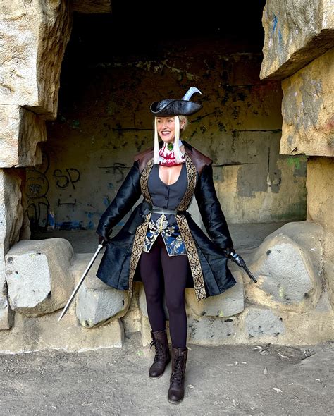 Eden Neville (EdyBot 🎮) | First DIY costume of the Halloween season