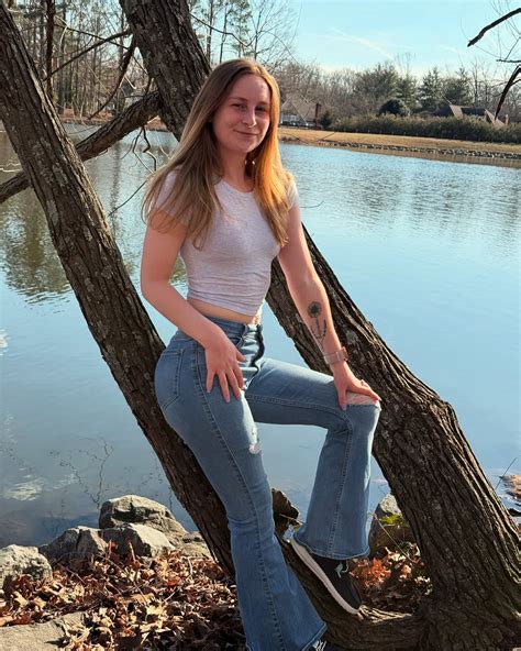 Chelsey Marieee😇 | Nature’s my backdrop, but confidence is the real