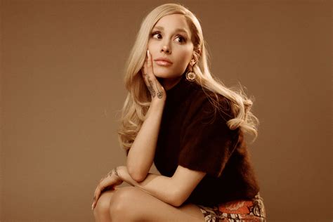 Watch Ariana Grande perform two tracks from 'Eternal Sunshine' on SNL