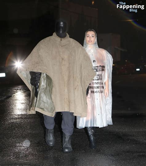 Bianca Censori Bares Her Nude Boobs Butt in North Hollywood – Fappening🍆💦