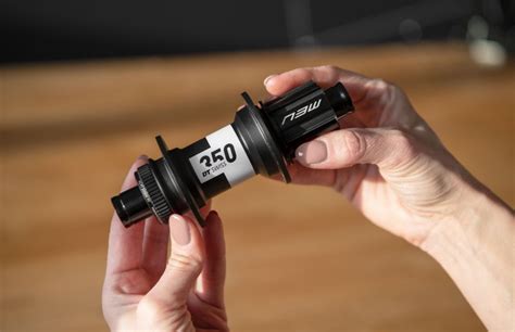 优化整体重量 DT Swiss推出全新350花鼓 - 野途网
