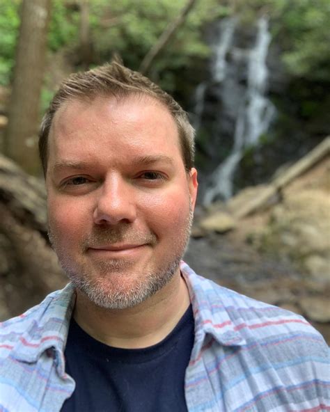 digital nomad finances points  money   road