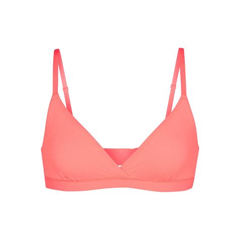 We Tried On Skims's Best-Selling Bra and Underwear | Who What Wear