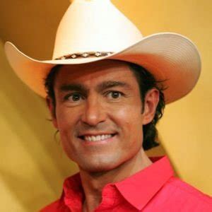 Fernando Colunga Biography, Age, Height, Weight, Family, Wiki & More