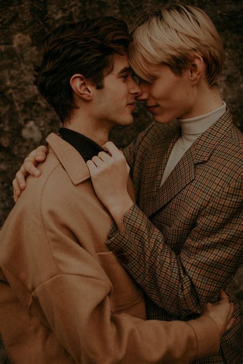 The beautiful love story of Lenny and Thomas | Couple poses reference