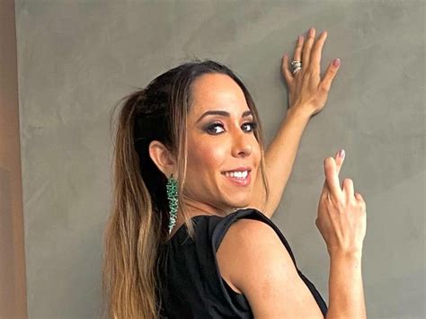 Mulher Melão Dando O Cuzinho