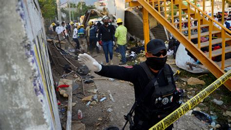 Mexico Migrant Truck Crash Leaves at Least 54 Dead - The New York Times