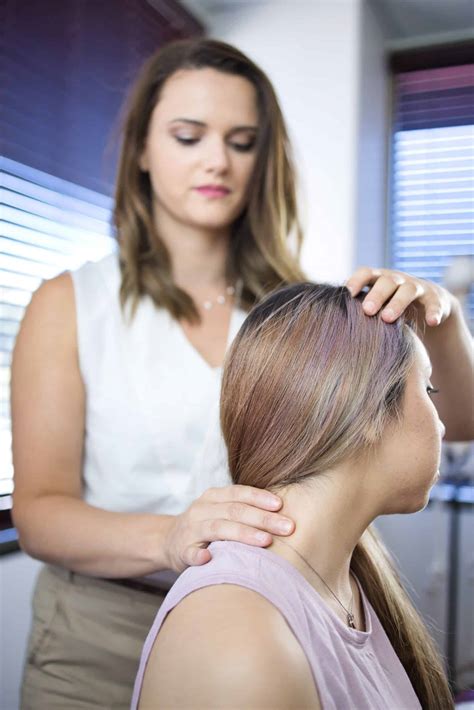 Neck Pain - Custom Chiropractor