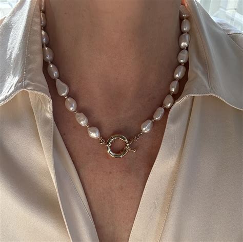 pin  anne clark  marla aaron neck messes gold pearl necklace
