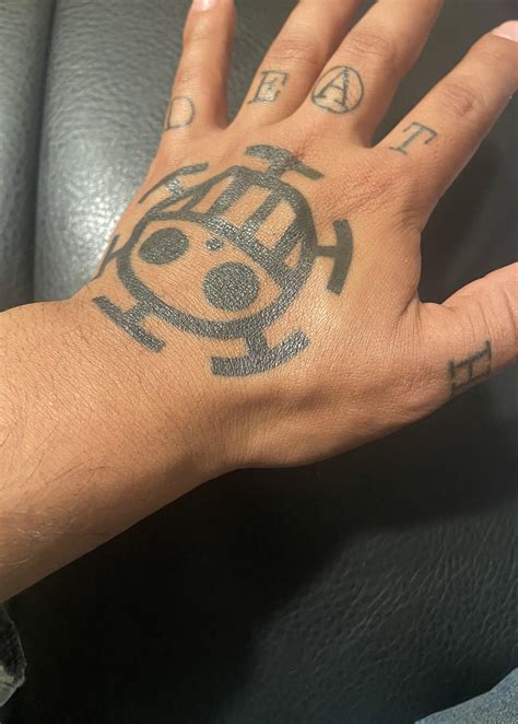 Completely heal law tattoo : r/OnePiece