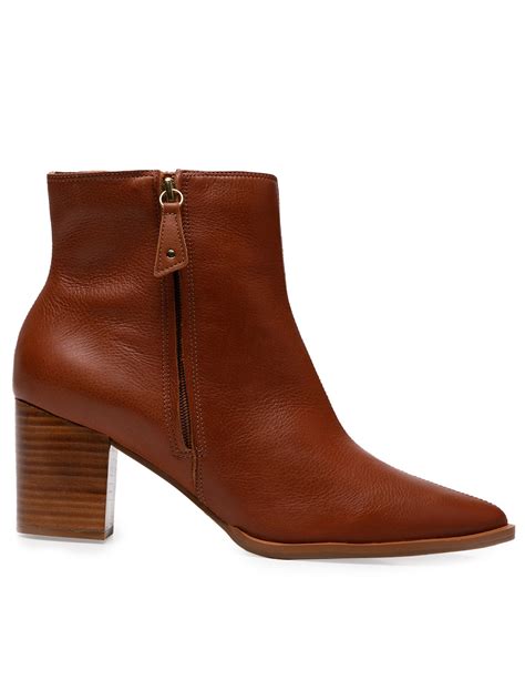 Bota Cano Baixo E Bico Fino - Bota Feminina Couro Cano Baixo Bico Fino - Marrom - Basiq