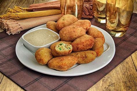 Bolinho De Bacalhau E Cia - 9 versões do clássico bolinho de bacalhau para se surpreender