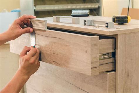 how to measure drawer pulls