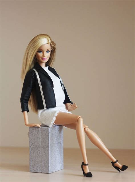 'Barbie Feet' Is the Newest Instagram Trend You Probably Didn't Even Notice
