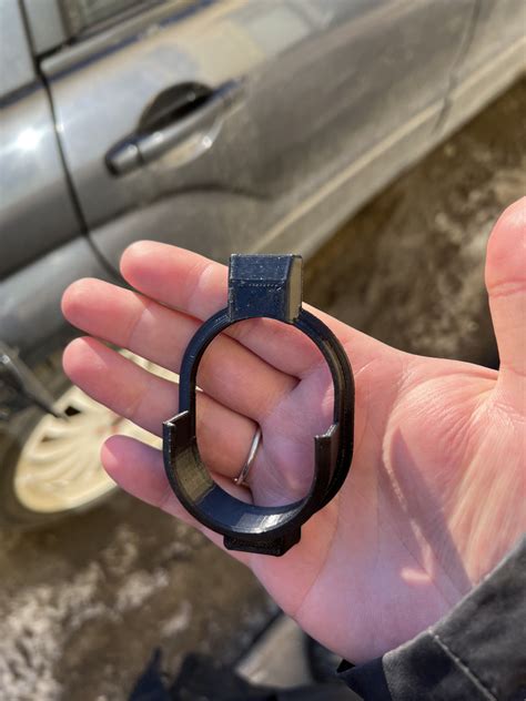Крепление для крышки бензобака — Subaru Forester (SG), 2,5 л, 2007 года ...