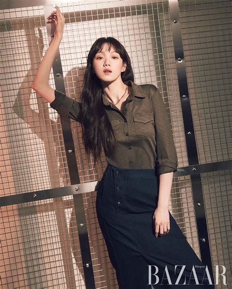 Korean photoshoots: Lee Sung Kyung - Harper's Bazaar Magazine August