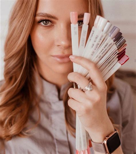 мастер маникюра | Manicure, Nail tech, Salon pictures