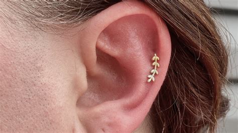 helix ear piercing