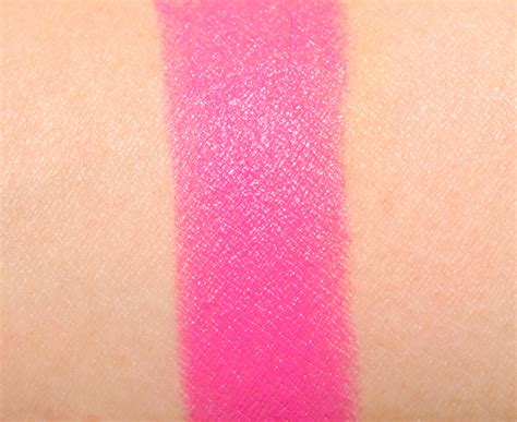 MAC Happy-Go-Lucky Lipstick Review & Swatches