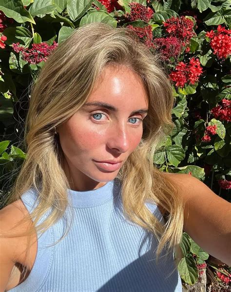 OnlyFans models slammed after recruiting 'schoolies' for their content