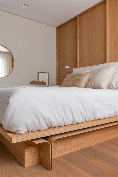 Quarto De Madeira Decoração - Décor do dia: quarto com painel de madeira e decoração suave